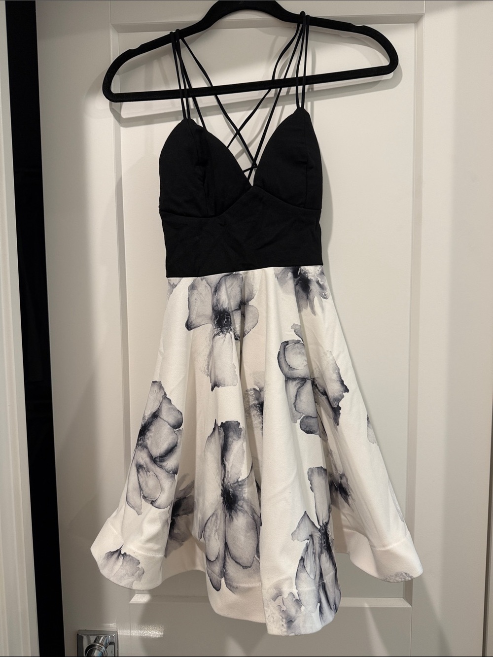 Hello Molly Black Bodice White Floral Fit-and-Flare Mini Dress